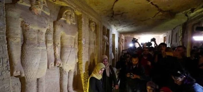 Συγκλονιστικές εικόνες: Μέσα στον τάφο των 4400 χρόνων που ανακαλύφθηκε στο Κάιρο (βίντεο)